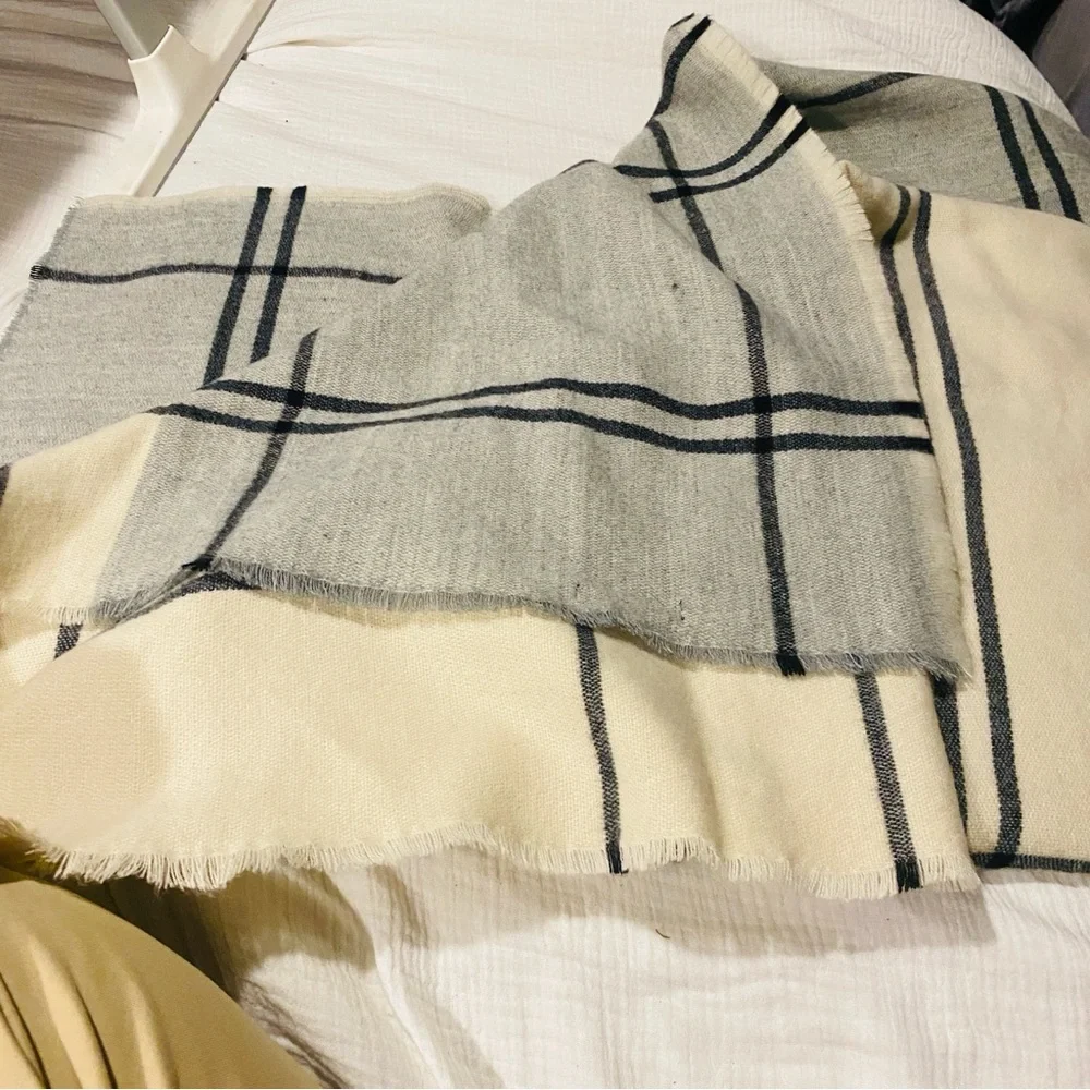 ZARA super soft blanket scarf shawl plaid cream gray wrap - Picture 3 of 4